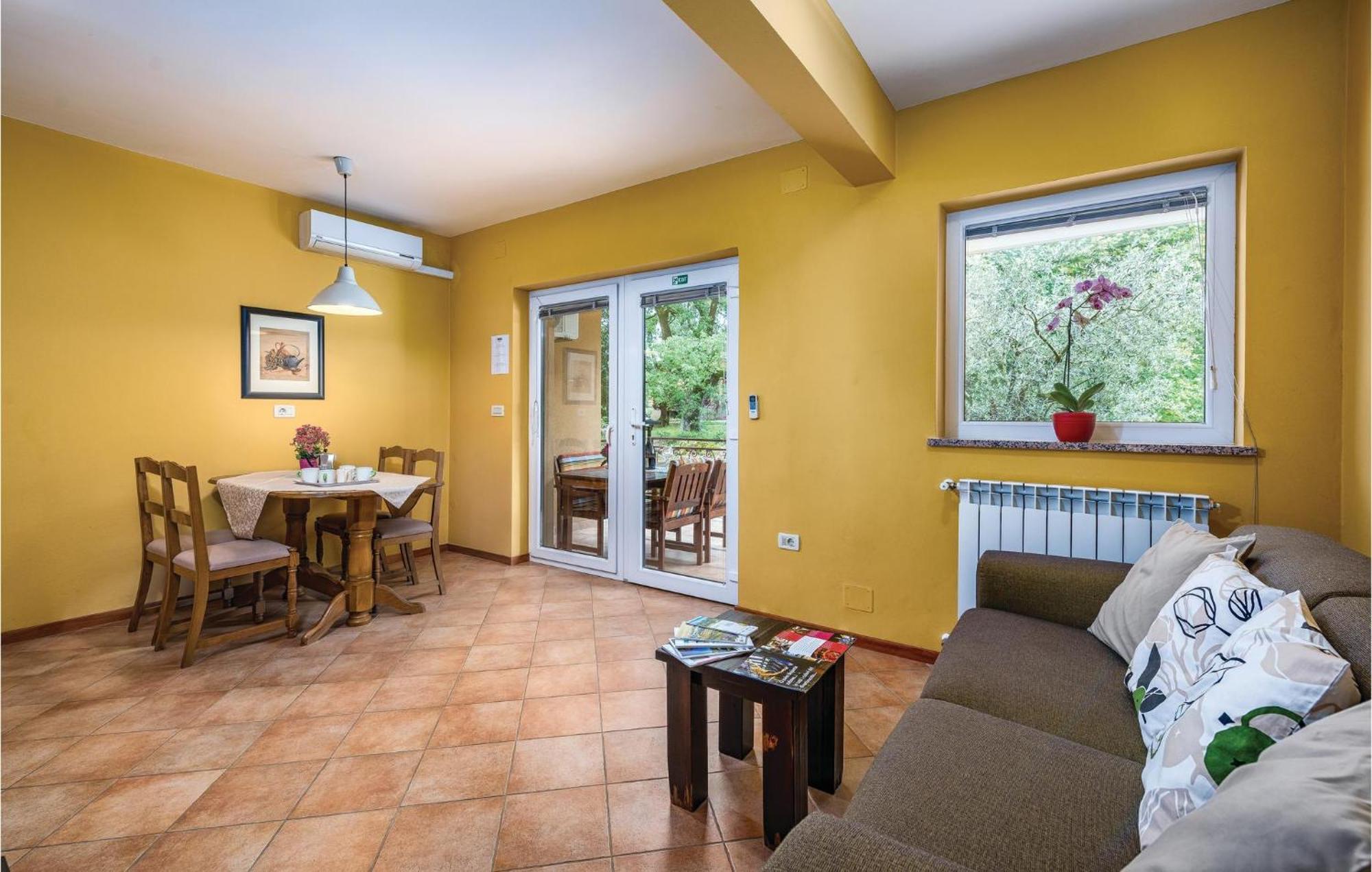 Stunning Apartment In Umag With Wifi 외부 사진
