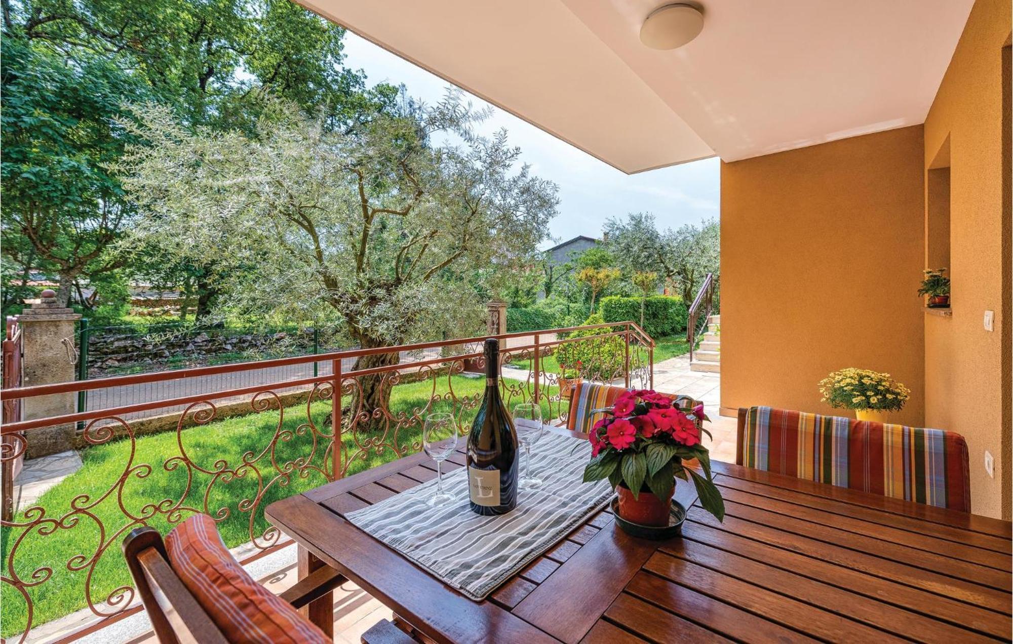 Stunning Apartment In Umag With Wifi 외부 사진